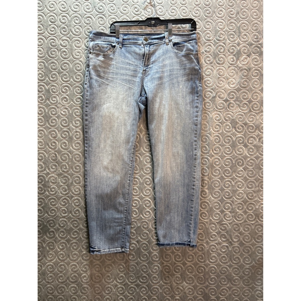 Calvin Klein Jeans Slim Boyfriend Light Wash Distressed Denim Women's Size 31x12